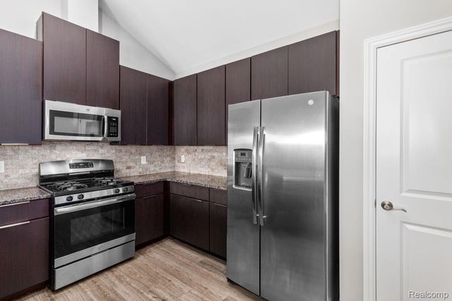 45738 UTICA PARK Boulevard, Utica, MI 48315