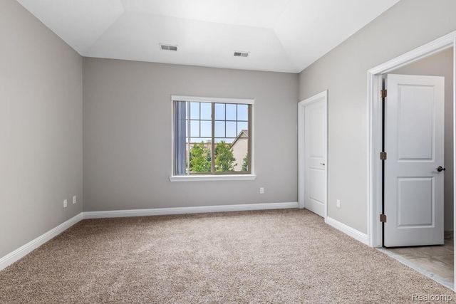 45738 UTICA PARK Boulevard, Utica, MI 48315