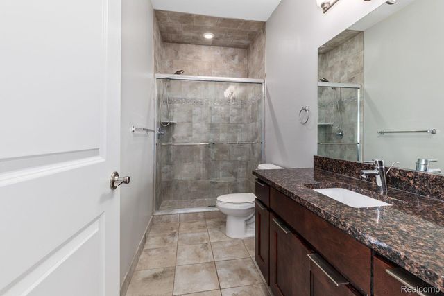 45738 UTICA PARK Boulevard, Utica, MI 48315