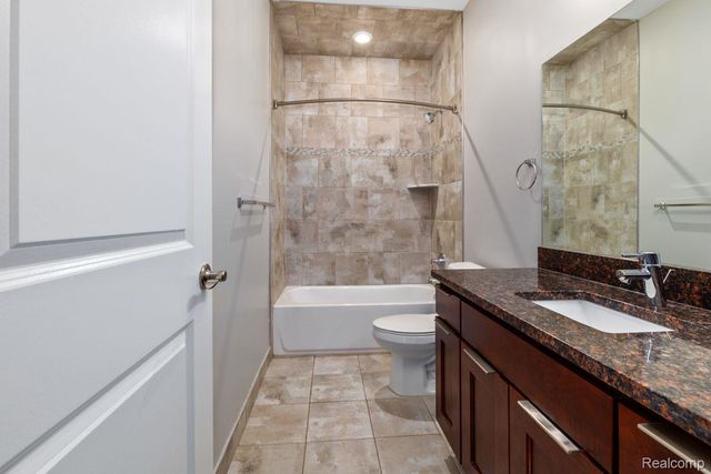 45738 UTICA PARK Boulevard, Utica, MI 48315