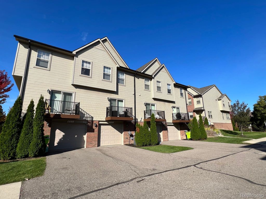 45738 UTICA PARK Boulevard, Utica, MI 48315