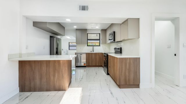 118 NEWTON Road, West Park, FL 33023