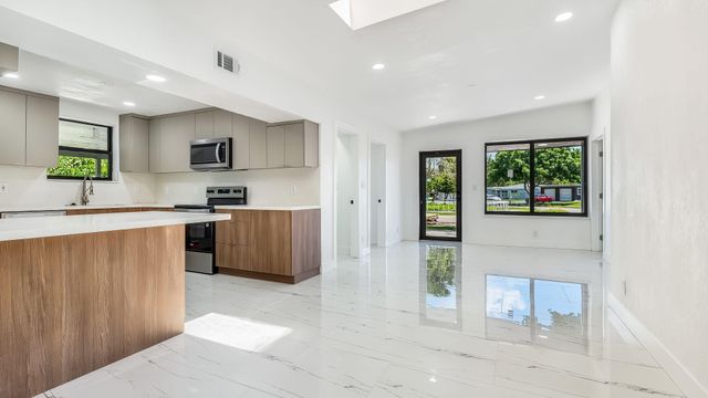 118 NEWTON Road, West Park, FL 33023