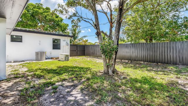118 NEWTON Road, West Park, FL 33023