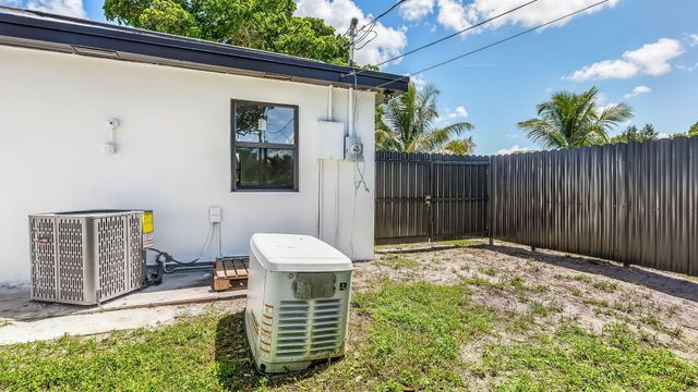 118 NEWTON Road, West Park, FL 33023