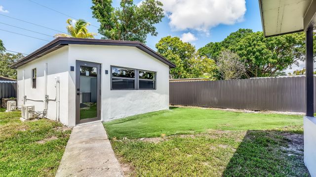 118 NEWTON Road, West Park, FL 33023