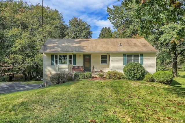 16 Hamilton Drive, Hopewell Junction, NY 12533