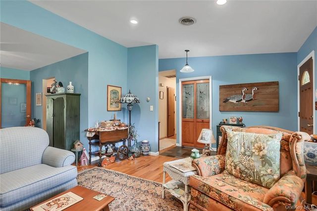 16 Hamilton Drive, Hopewell Junction, NY 12533