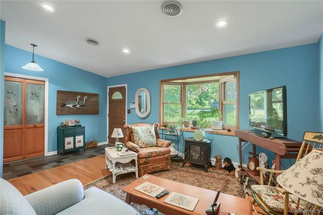 16 Hamilton Drive, Hopewell Junction, NY 12533