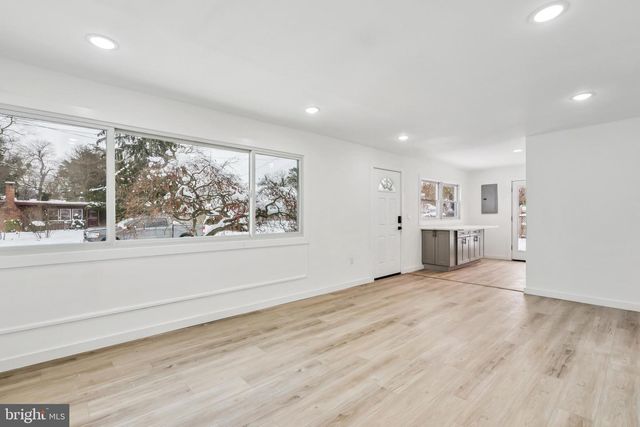 336 LARCH RD, Mount Laurel, NJ 08054