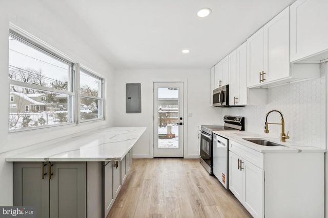 336 LARCH RD, Mount Laurel, NJ 08054