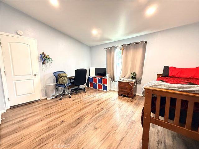 16079 Yarnell B1, Rancho Cascades, CA 91342
