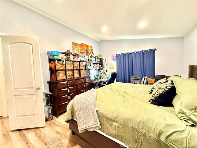16079 Yarnell B1, Rancho Cascades, CA 91342