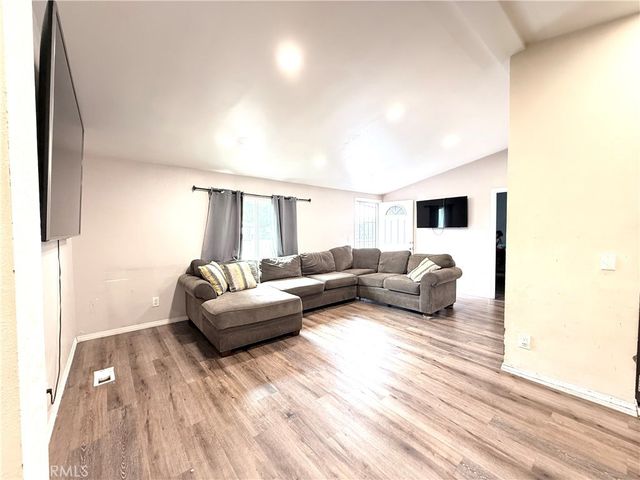 16079 Yarnell B1, Rancho Cascades, CA 91342