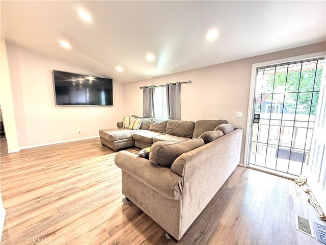 16079 Yarnell B1, Rancho Cascades, CA 91342