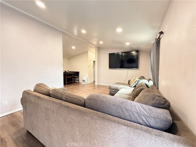 16079 Yarnell B1, Rancho Cascades, CA 91342