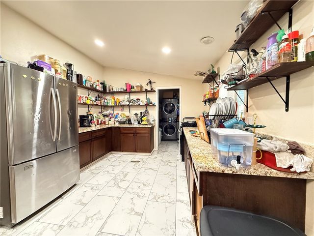 16079 Yarnell B1, Rancho Cascades, CA 91342