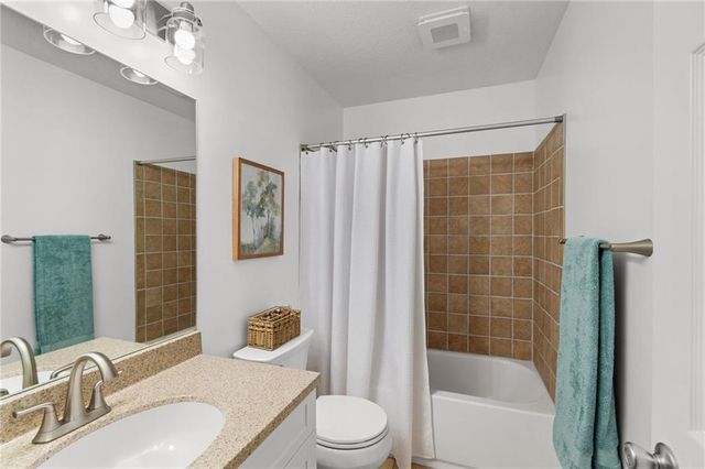 2108 Glenside Road, Kearney, MO 64060