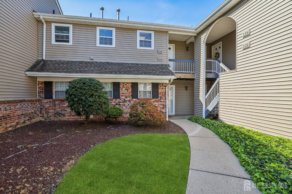 114 Blake Court, Old Bridge, NJ 08857