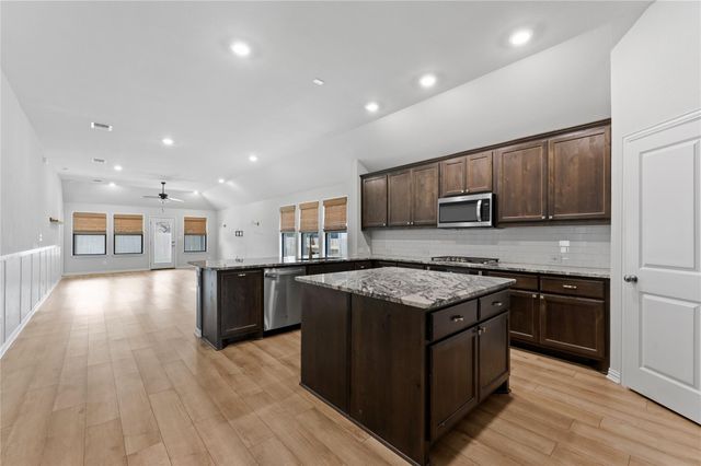 146 Red Granite DR, Dripping Springs, TX 78620