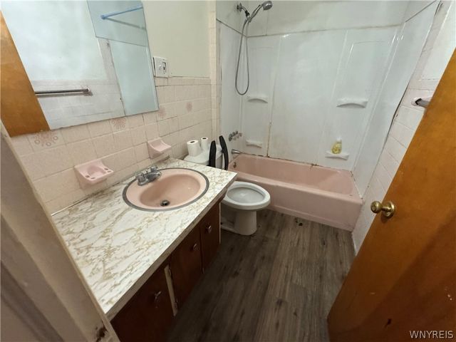 715 Augustus Place, Niagara Falls, NY 14301