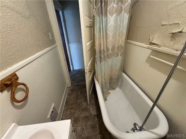 715 Augustus Place, Niagara Falls, NY 14301