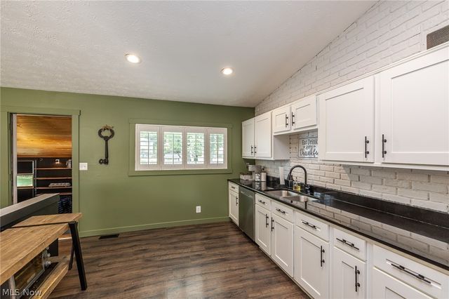 26905 Southwood Lane, Olmsted Twp, OH 44138