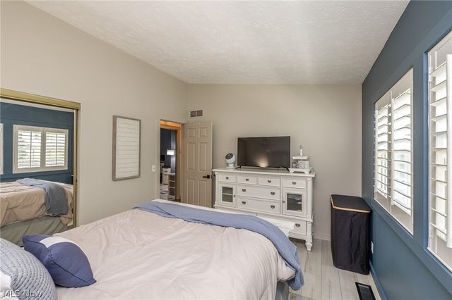 26905 Southwood Lane, Olmsted Twp, OH 44138