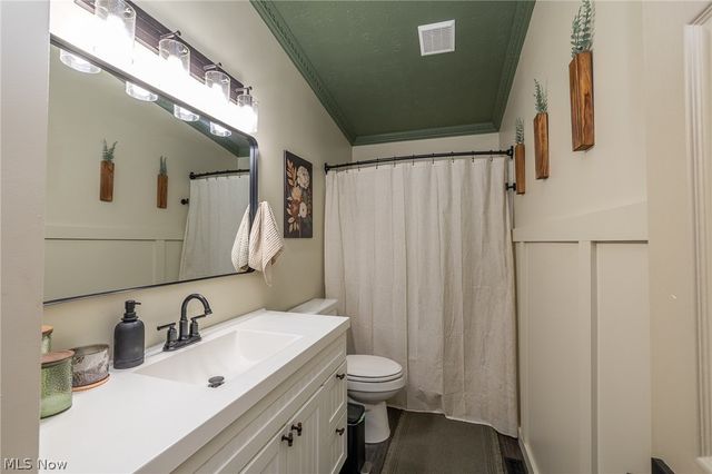 26905 Southwood Lane, Olmsted Twp, OH 44138