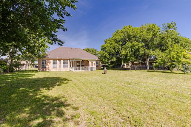 1503 S College Avenue, Decatur, TX 76234
