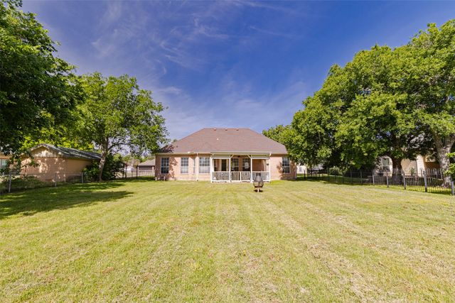 1503 S College Avenue, Decatur, TX 76234