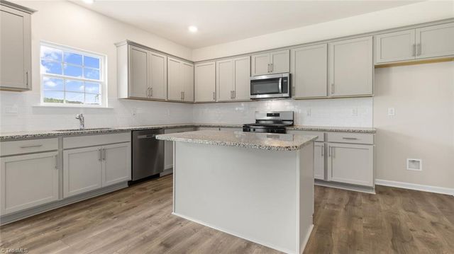 445 Falcon Lane, Winston-salem, NC 27295