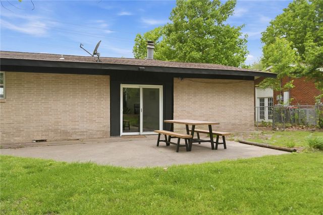 2303 S Turner Street, Springdale, AR 72764