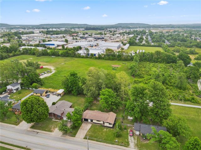 2303 S Turner Street, Springdale, AR 72764