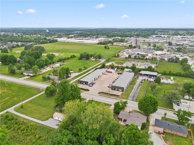 2303 S Turner Street, Springdale, AR 72764