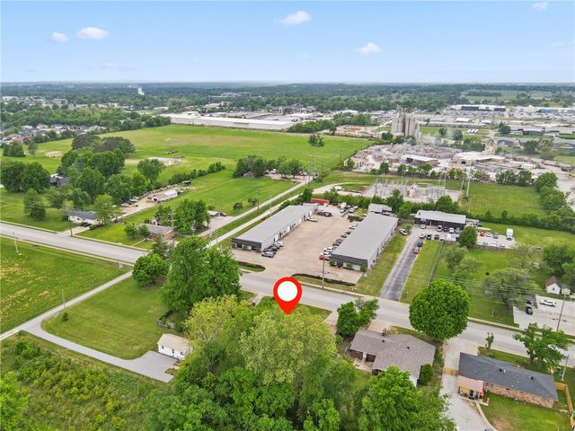 2303 S Turner Street, Springdale, AR 72764