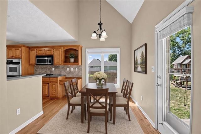 228 SW Ascot Circle, Lee's Summit, MO 64082