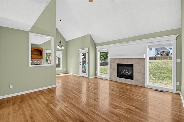 228 SW Ascot Circle, Lee's Summit, MO 64082