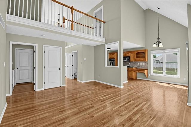 228 SW Ascot Circle, Lee's Summit, MO 64082