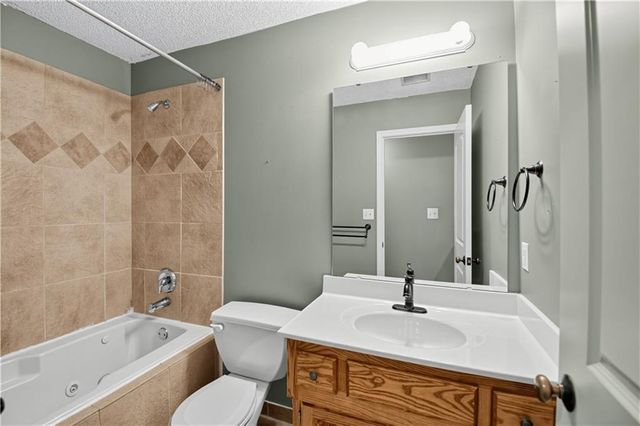 228 SW Ascot Circle, Lee's Summit, MO 64082
