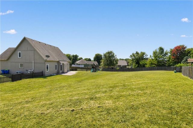 228 SW Ascot Circle, Lee's Summit, MO 64082