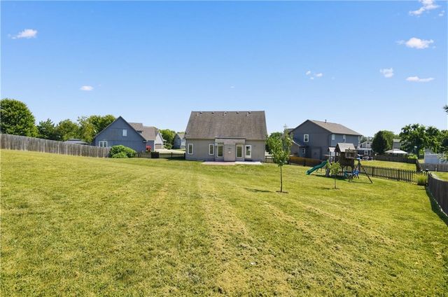 228 SW Ascot Circle, Lee's Summit, MO 64082