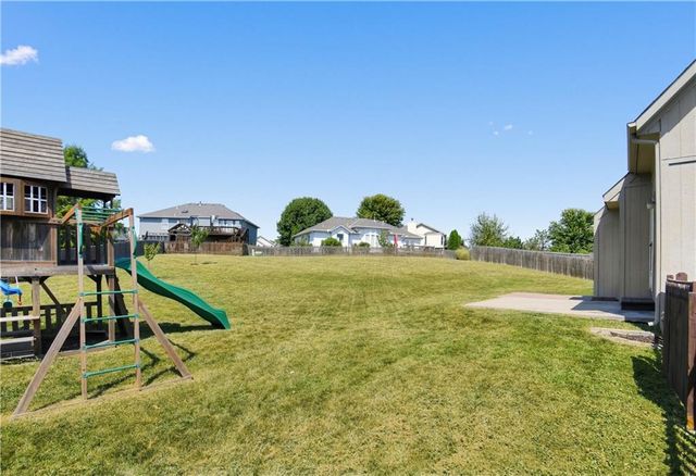 228 SW Ascot Circle, Lee's Summit, MO 64082