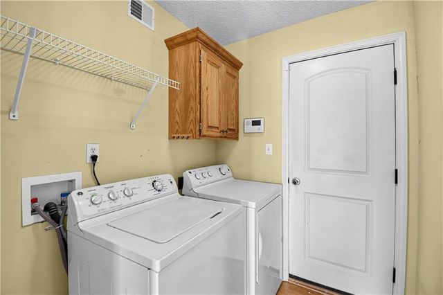 228 SW Ascot Circle, Lee's Summit, MO 64082