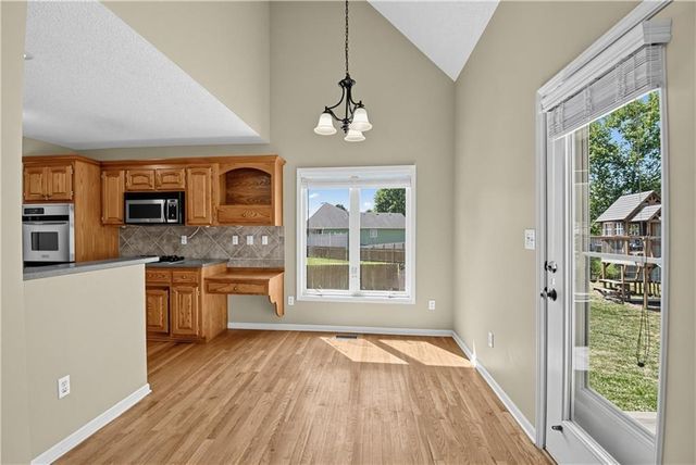 228 SW Ascot Circle, Lee's Summit, MO 64082