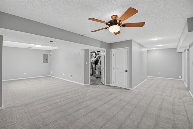 228 SW Ascot Circle, Lee's Summit, MO 64082
