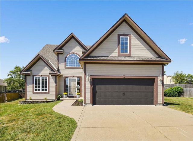 228 SW Ascot Circle, Lee's Summit, MO 64082