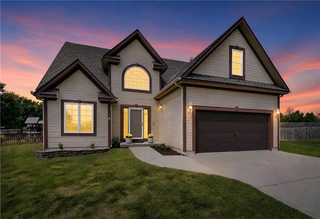 228 SW Ascot Circle, Lee's Summit, MO 64082