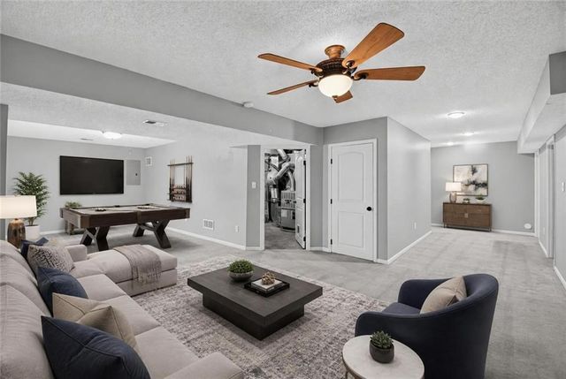 228 SW Ascot Circle, Lee's Summit, MO 64082
