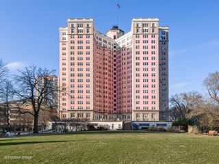 5555 N SHERIDAN Road 1717, Chicago, IL 60640